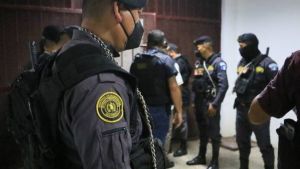 Τρεις έφηβες συνελήφθησαν την ώρα που αποκεφάλιζαν ένα 15χρονο κορίτσι