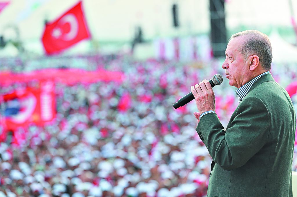 Τρία μέτωπα – βαρόμετρο για την πορεία προς τις κάλπες