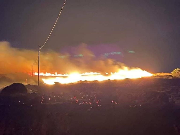 Μεγάλη φωτιά στην Πάρο – Ορατή μέχρι τη Νάξο [εικόνες & βίντεο] | tanea.gr