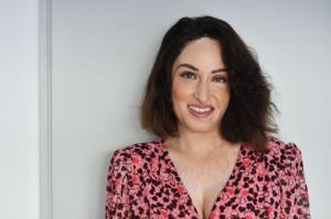 Ιωάννα Παλιοσπύρου: Εξοργισμένη με τις «κολακείες» πρώην κρατούμενης για την Εφη Κακαράντζουλα