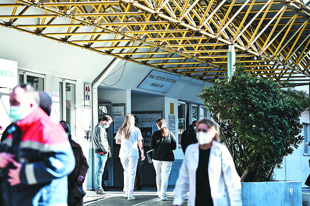 Υγειονομικοί σε αναστολή διαρκείας