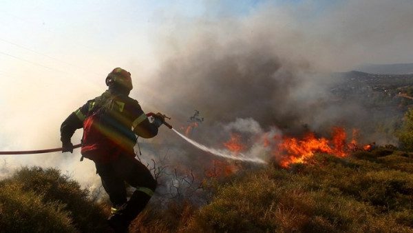Ναύπακτος: Συναγερμός για μεγάλη φωτιά