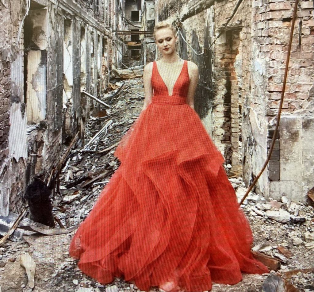 Ουκρανοί μαθητές έκαναν την αποφοίτηση τους στο βομβαρδισμένο σχολείο τους