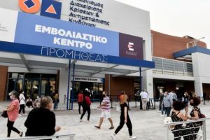 Τέταρτη δόση: Τι προβλέπεται για όσους έχουν νοσήσει μετά από τρία εμβόλια
