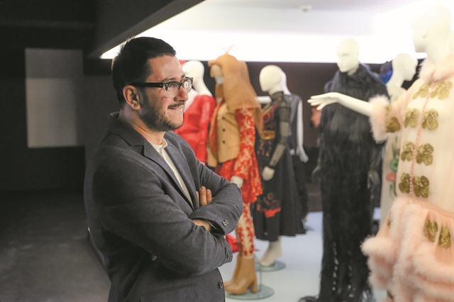 «Οι εκθέσεις σε μουσεία εκδημοκράτισαν τη μόδα»