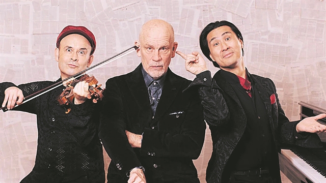 Ξαρχάκος, Χατζηνάσιος, Μαρινέλλα, Τζον Μάλκοβιτς