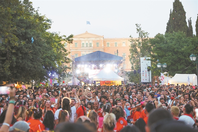 Πολυπληθής και… διακομματική η παρέλαση του Athens Pride