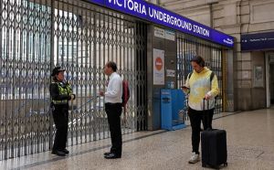 Βρετανία: Ιστορική απεργία στους σιδηρόδρομους για αυξήσεις ανάλογα με τον πληθωρισμό