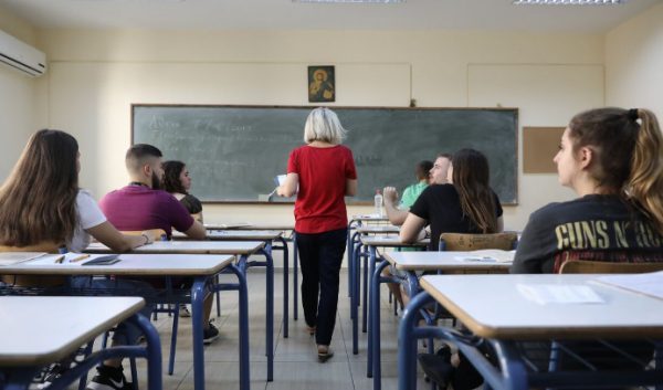 Πανελλαδικές 2022: Πτώση των βάσεων δείχνουν οι βαθμολογίες