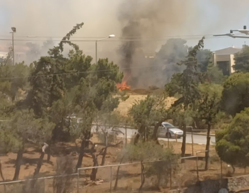 Φωτιά στη Βούλα