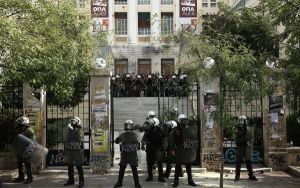 Δημοσκόπηση: Eξι στους 10 λένε «ναι» στην πανεπιστημιακή αστυνομία