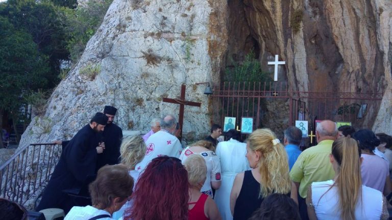 Αγιοι Ισίδωροι: Τι απαντά ο ιερέας του ναού στις καταγγελίες για θαύματα – απάτη | tanea.gr