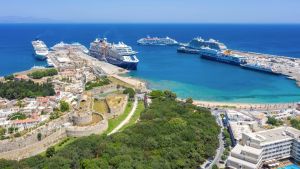 Ρόδος: Εντυπωσιακό θέαμα με τα έξι κρουαζιερόπλοια στο λιμάνι