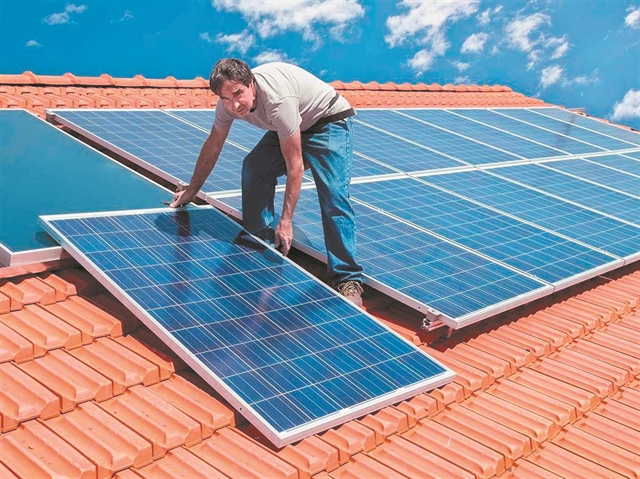 Φωτοβολταϊκά και μπαταρίες στα σπίτια