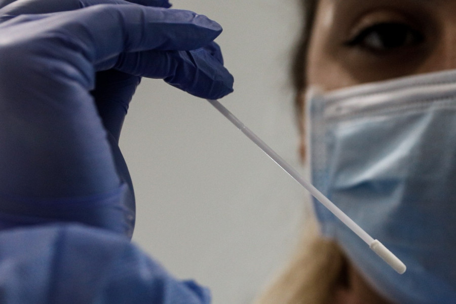 Εκρηξη κρουσμάτων, με τη θετικότητα να φθάνει στο 50%