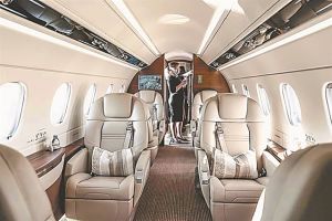 Golden boys: Αφησαν την τηλεργασία, έπιασαν τα ιδιωτικά τζετ