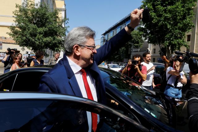 Γαλλικές εκλογές: Απόλυτη κυριαρχία Μελανσόν στις υπερπτόντιες περιοχές