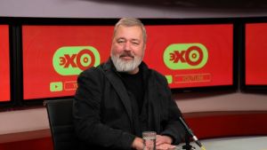 Ρωσία: Ο Ντμίτρι Μουράτοφ «πολεμάει» τον Πούτιν και δημοπρατεί το Νόμπελ του