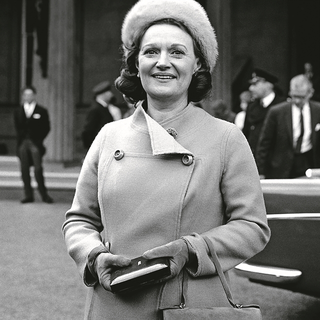 Μέσα στα τείχη ανεπαισθήτως