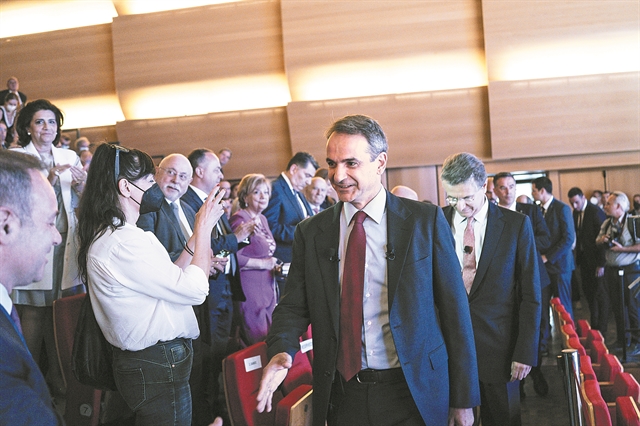 Νομοθετικές μάχες με φόντο και τις κάλπες