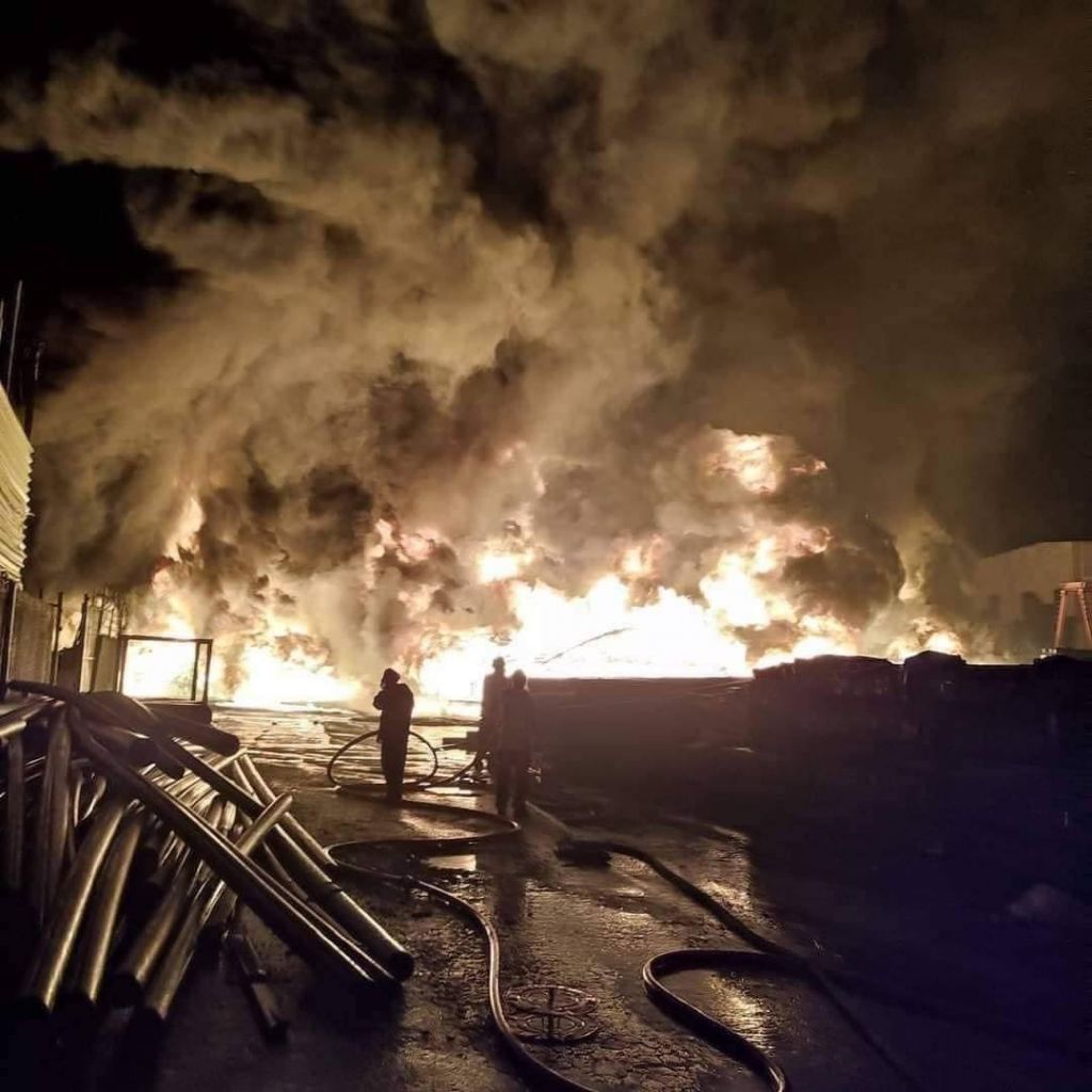 Aspropyrgos: Incendiu într-o fabrică - Mobilizare mare a Departamentului de Pompieri