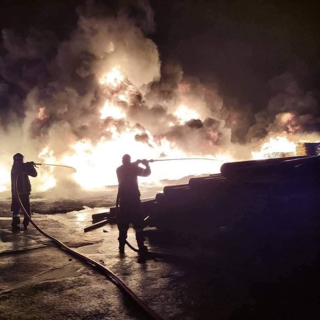 Aspropyrgos: Incendiu într-o fabrică - Mobilizare mare a Departamentului de Pompieri