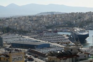 Πυρκαγιά σε πλοίο στην προβλήτα του Περάματος – Επί ποδός η πυροσβεστική