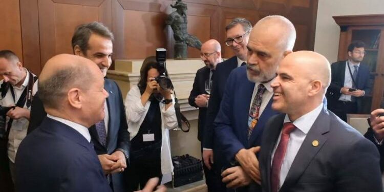 Βόρεια Μακεδονία: Πολιτικός σεισμός από το αστείο του Ράμα για τη «Δυτική Βουλγαρία»