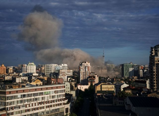 Πόλεμος στην Ουκρανία: «Χτυπήθηκε» κτίριο πλησίον της Ελληνίδας προξένου | tanea.gr