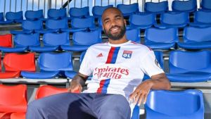 Επίσημο: Ο Λακαζέτ επέστρεψε στη Λιόν