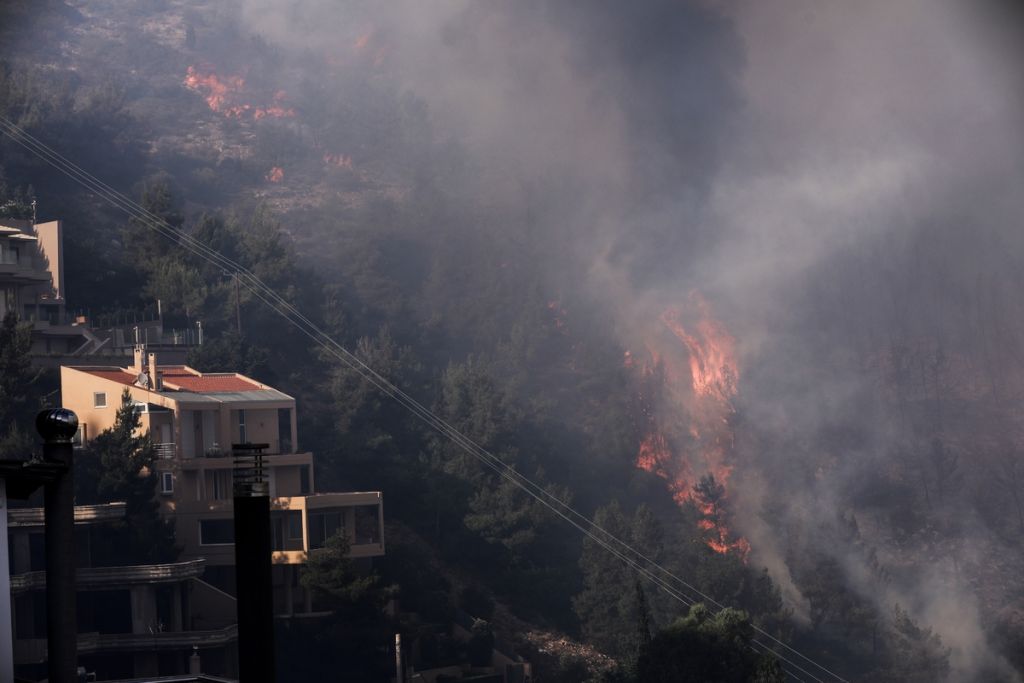 Φωτιά: Συναγερμός στην Πυροσβεστική την Κυριακή – Απαγορεύεται η κυκλοφορία σε εθνικούς δρυμούς και δάση
