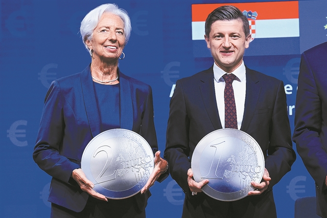 Υποδέχθηκε το ευρώ και έγινε το 20ό μέλος της ευρωζώνης