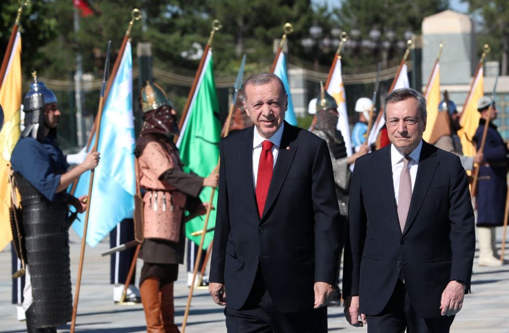 Θα αλλάξει ο Ντράγκι στάση απέναντι στον «δικτάτορα» Ερντογάν;