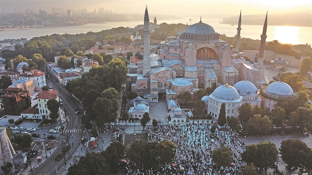 Στο έλεος βανδάλων η Αγια-Σοφιά