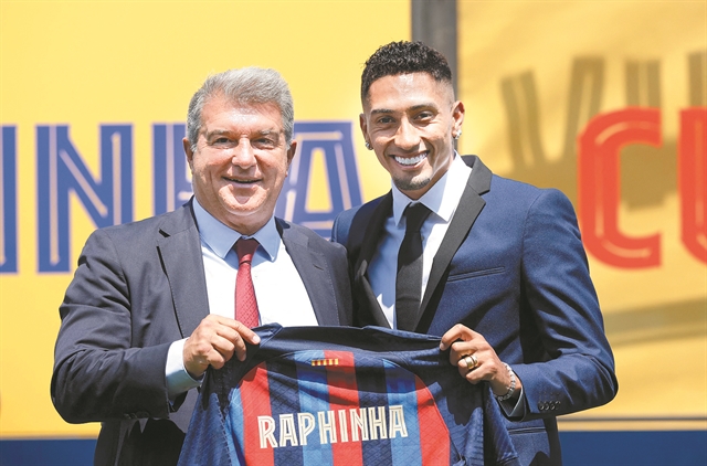 Μα πώς κάνει πανάκριβες μεταγραφές;