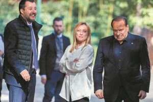 Τα πλοκάμια της Μόσχας απλώνονται μέχρι και τη Ρώμη