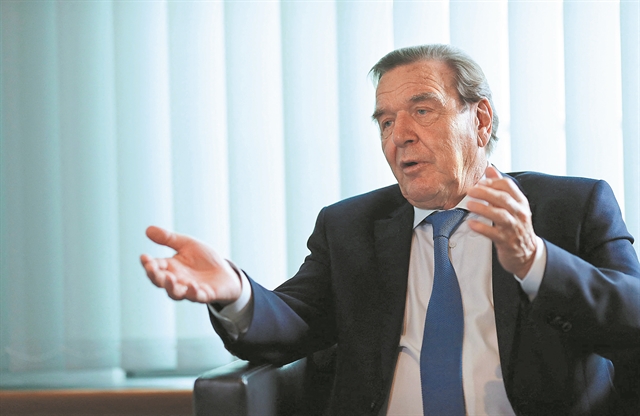 Καλοκαιρινές «διακοπές» στην… Κόκκινη Πλατεία