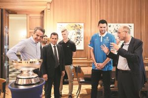 Επιστρατεύουν απόστρατους πιλότους για τις προκλήσεις