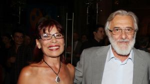 Βαρύ πένθος για τον Γιάννη Σμαραγδή – Πέθανε η γυναίκα του Ελένη