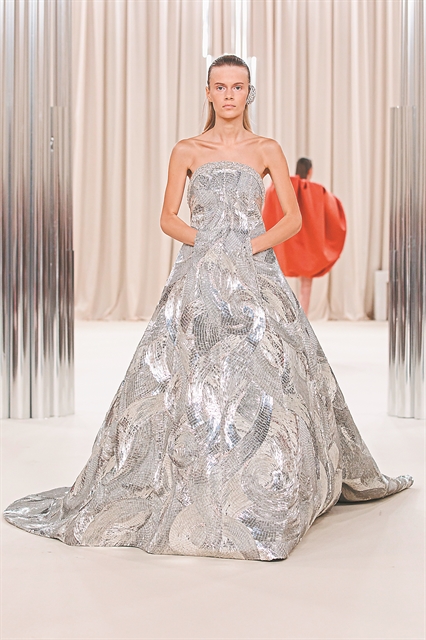 Στο πάρτι της γιορτής η λάμψη είναι εκθαμβωτική…