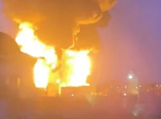 Ουκρανία: Μεγάλη πυρκαγιά σε δεξαμενές καυσίμων στη Ντανιέτσκ