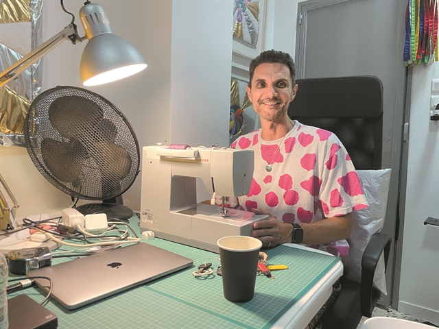 «Να σκεφτούμε βαθύτερα την υπερ-συνδεδεμένη ζωή μας»