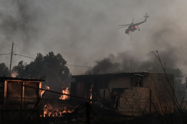 Φωτιές: Φόβοι για αναζωπυρώσεις στα πύρινα μέτωπα