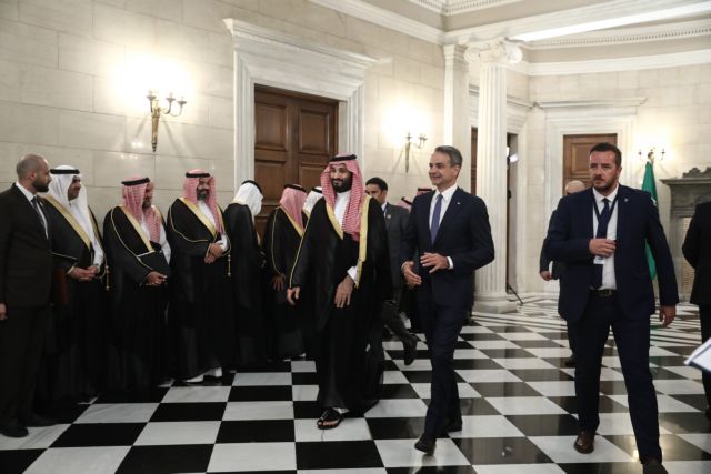 Νέος διπλωματικός μαραθώνιος της Ελλάδας με το βλέμμα σε επενδύσεις και Τουρκία