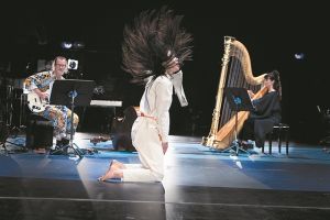 Με έμπνευση από Μπέκετ, «Στρέλλα» και «Κάντι Κάντι»