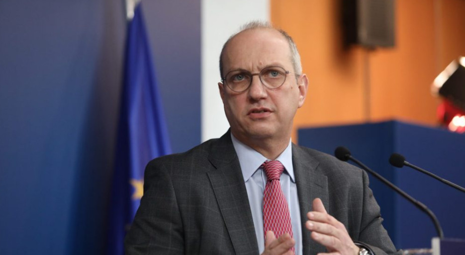 Πόλεμος Τσίπρα – Οικονόμου για το κράτος