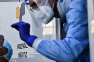 Κοροναϊός: 18.214 κρούσματα, 3.895 επαναλοιμώξεις, 23 θάνατοι και 101 διασωληνωμένοι