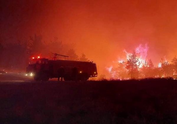 Φωτιές σε Εβρο και Ηλεία: Ακόμη μια «πύρινη» νύχτα στη χώρα – Σπίτια στις φλόγες, εκκενώσεις οικισμών