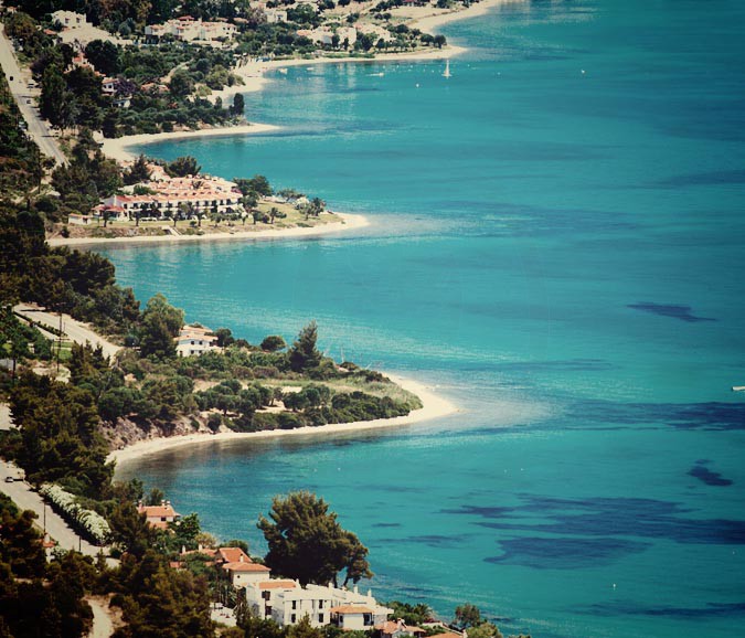 Χαλκιδική: Ο πόλεμος στην Ουκρανία άφησε στα «χαρτιά» 8 στις 10 αγοραπωλησίες ακινήτων από Ρώσους