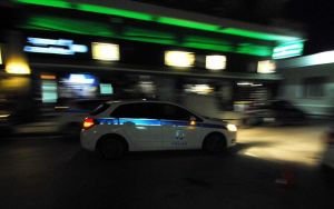 Ένοπλη ληστεία στους Αγίους Αναργύρους: Τρεις τραυματίες, οι δύο αστυνομικοί